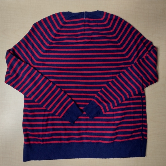 Vineyard Vines Long Sleeve Red Blue Striped Pullover Sweater Size Medium - Picture 3 of 8